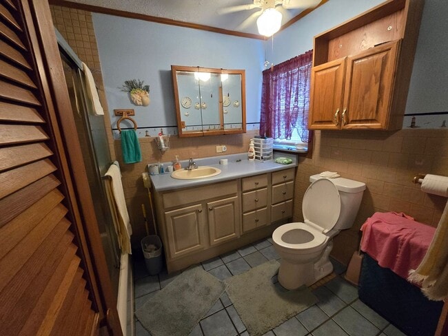 Building Photo - Cozy Home