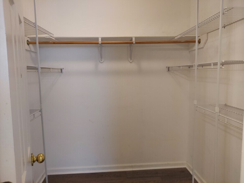 Master Walk-in closet - 36044 Raleigh Dr