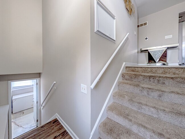 Building Photo - 8616 Hickory Ave