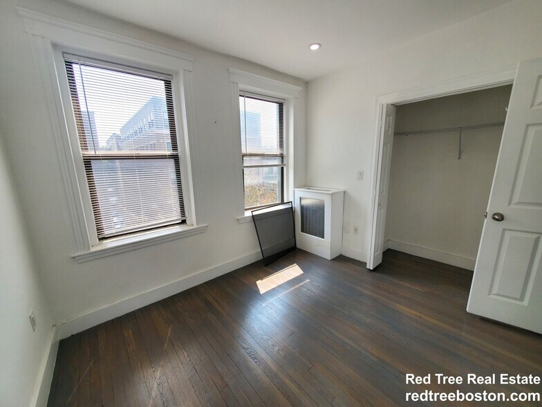 Building Photo - 36 Peterborough St