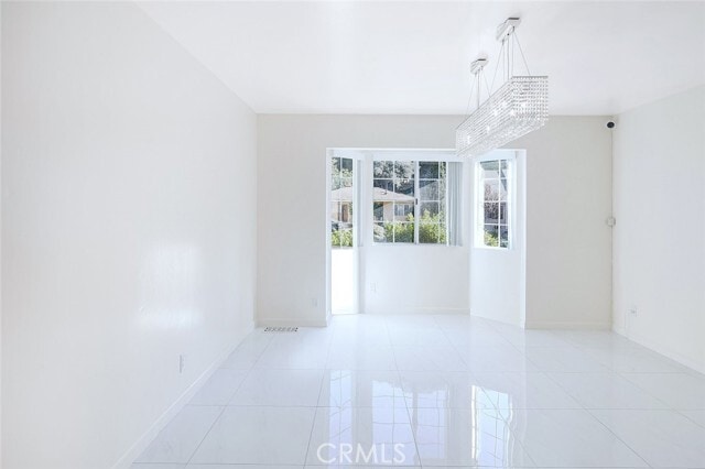 Building Photo - 2255 E Chevy Chase Dr