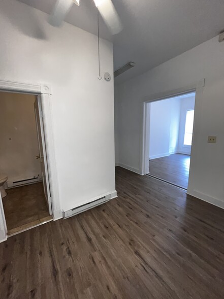 Building Photo - 120 Lark St