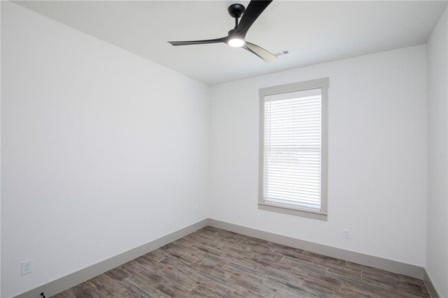 Building Photo - 108 White Oak St