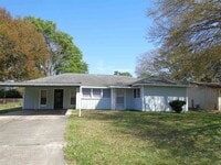 Building Photo - 306 Bridal Wreath Ave
