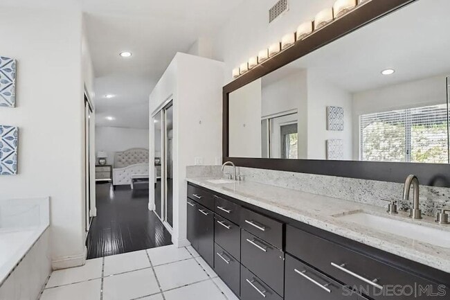 Building Photo - 561 Bayona Loop
