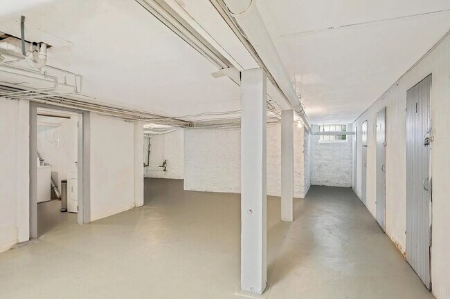 Building Photo - 1907 11th Ave S