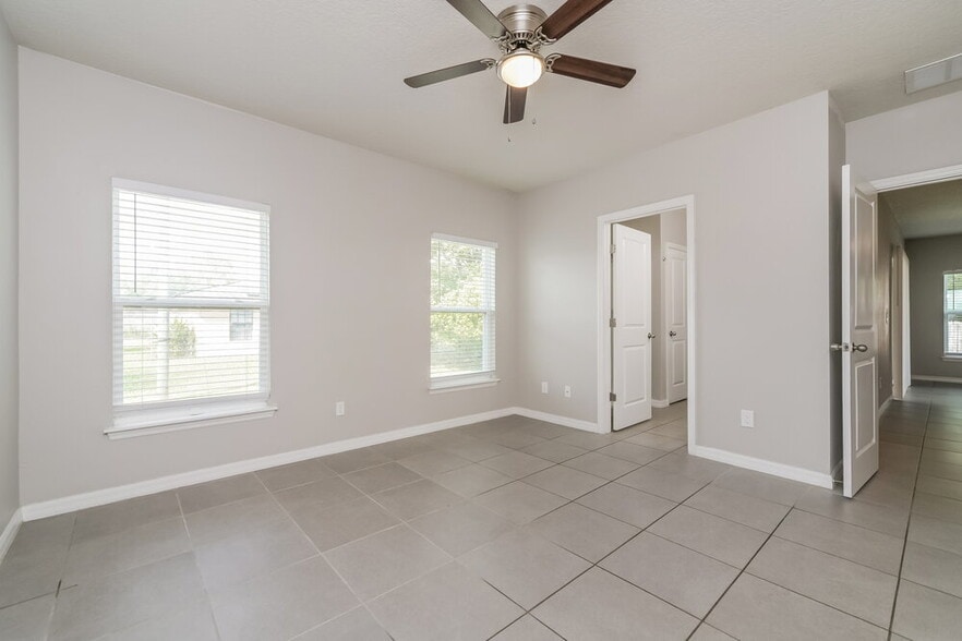 Building Photo - 370 Colonade Ct