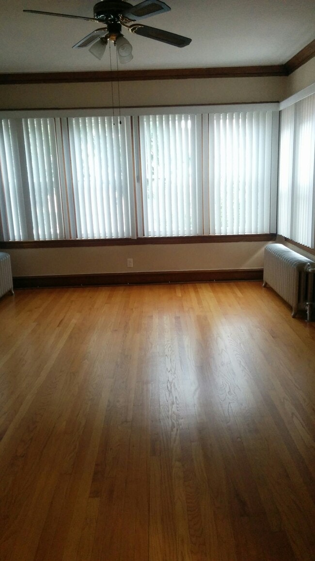 Building Photo - 5848 N Moody Ave