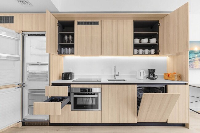 Building Photo - 225 N Miami Ave