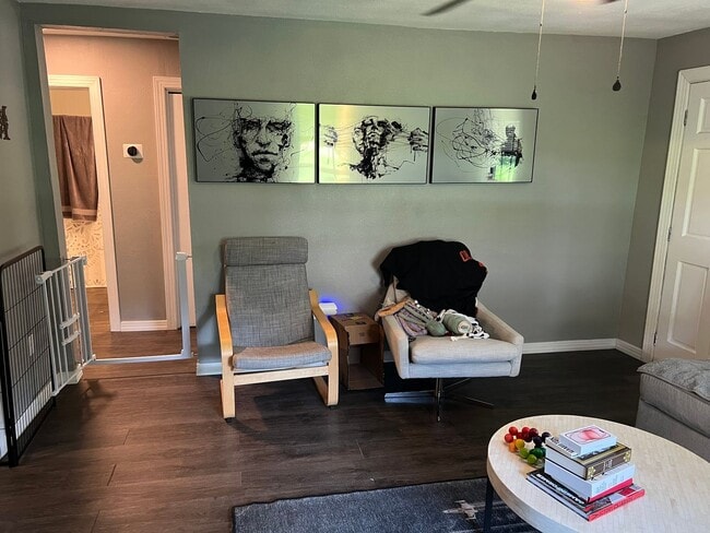 Building Photo - Comfort and Convenience : 3 Bedroom 2 Bath...
