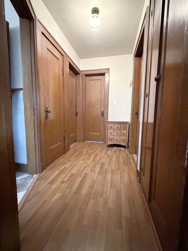 Building Photo - Charming 2 bedroom 1 bath house Available 05/01/2026