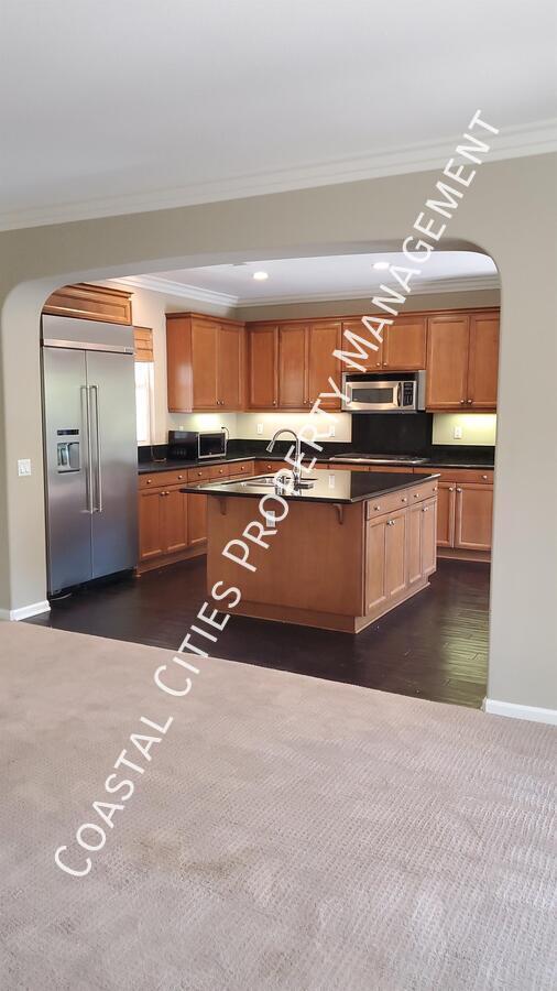 Building Photo - 1406 Arthur Loop S