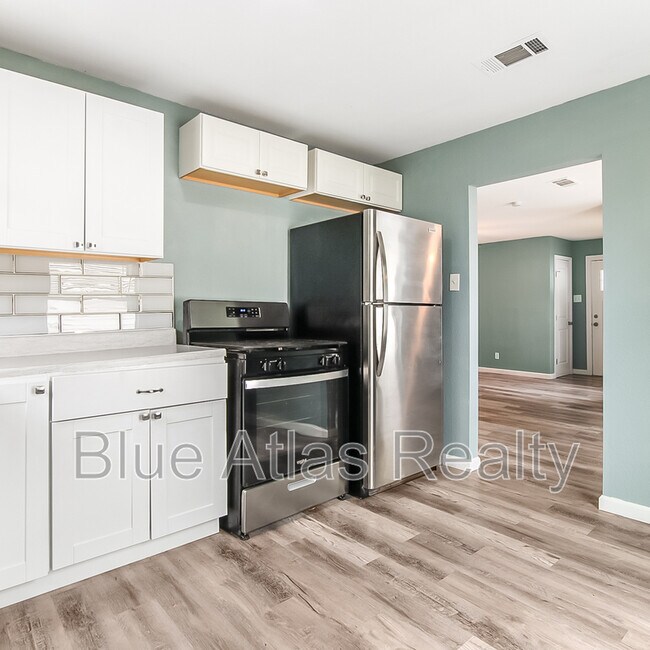 Building Photo - 1104 S Gilpin Ave