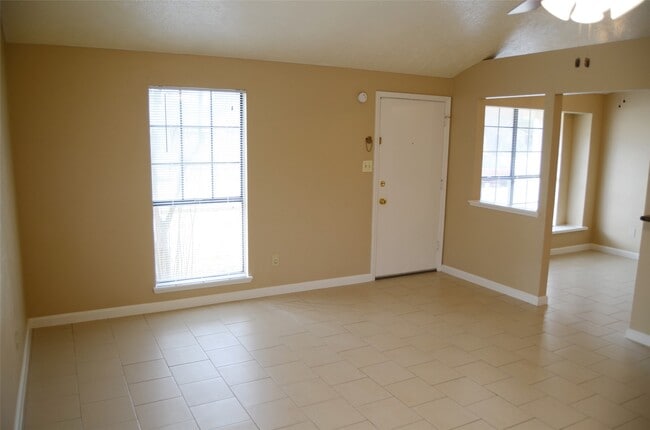 Building Photo - 17506 Bullis Gap Dr