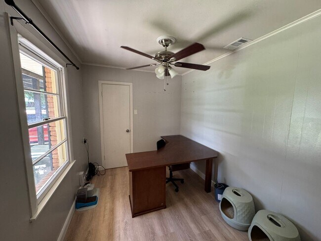 Building Photo - Coming Soon: Spacious 3 Bedroom 2 Bath-Hom...