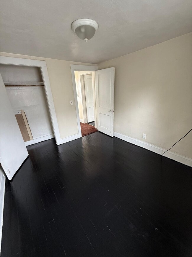 Building Photo - 1485 E 172