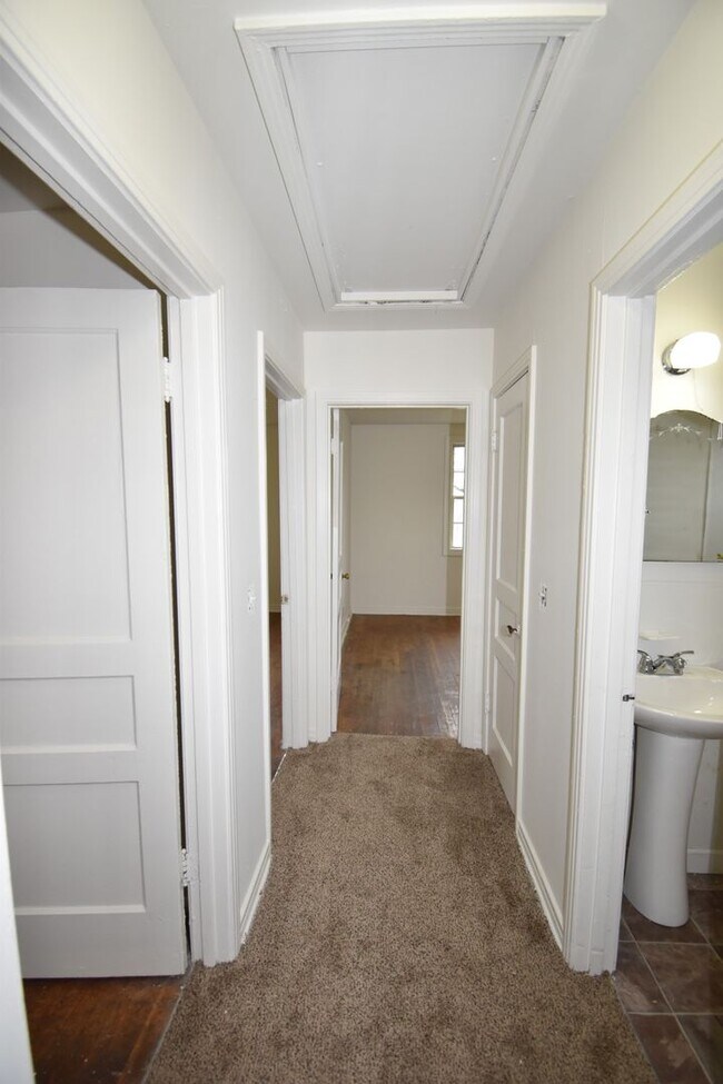 Building Photo - 3 Bedroom Home For Rent Near APSU!