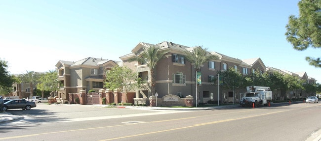 Building Photo - Villas At Stonecreek