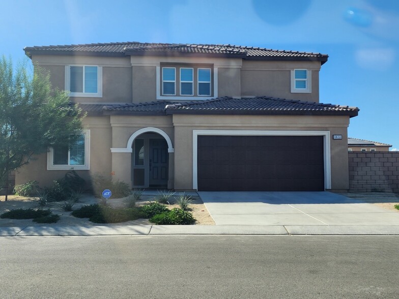 Front - 44159 Le Blanc Ct