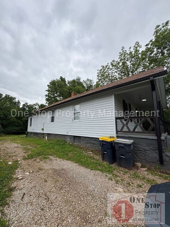 Building Photo - Beautiful 3 Bedroom 2 Bathroom in Kansas City!