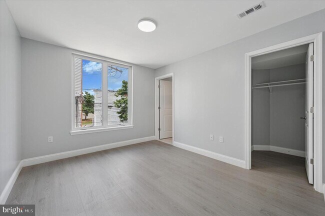 Building Photo - 2405 Ridge Ave