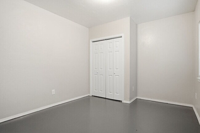 Building Photo - 3717 N Eagle Ln