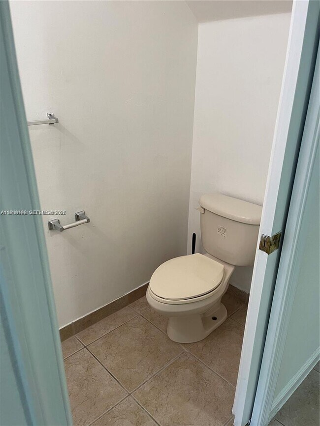 Building Photo - 2833 SW 82nd Ave