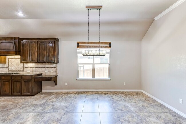 Building Photo - 7026 Chimney Hill Dr