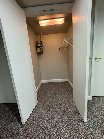 Building Photo - 414 S Augusta Ave