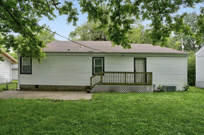 Building Photo - 1420 S Pickwick Ave