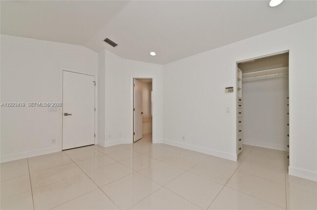 Building Photo - 889 Sand Creek Cir