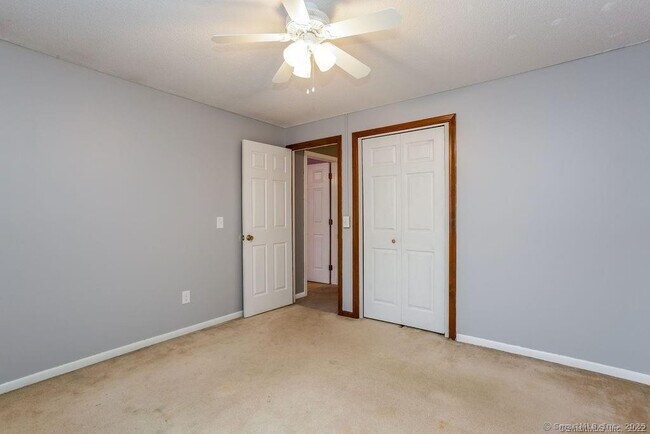 Building Photo - 150 Long Hill Dr