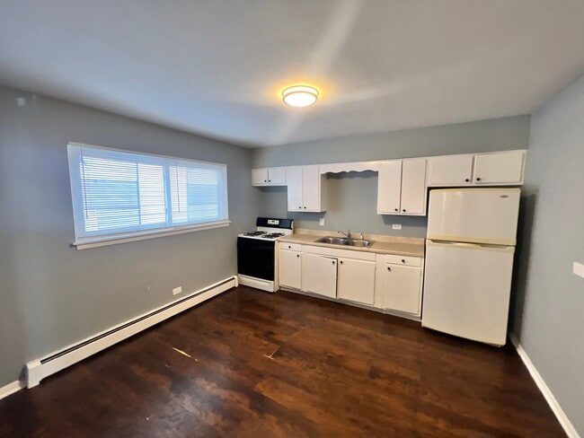 Building Photo - 2657 W 47th St