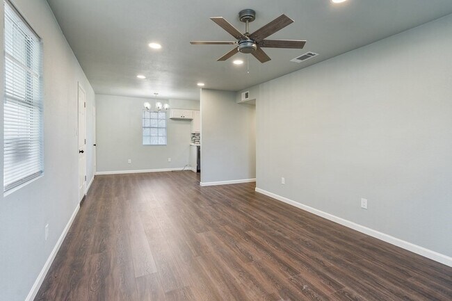 Building Photo - 208 N Coleman St