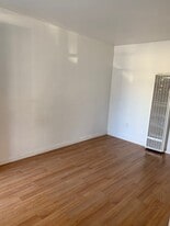 Building Photo - 205 Willowbrook Dr