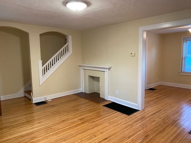 Building Photo - 1408 Haines Ave