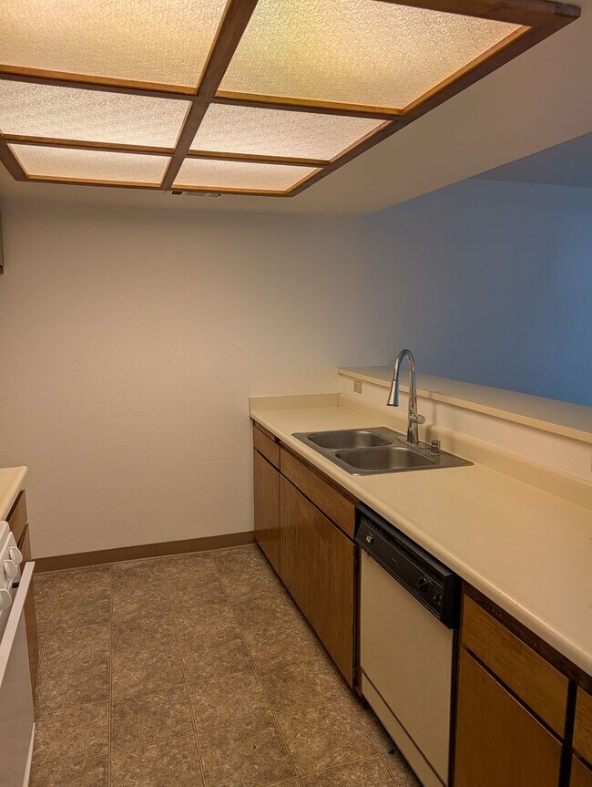 Building Photo - Great Townhouse in Anderson