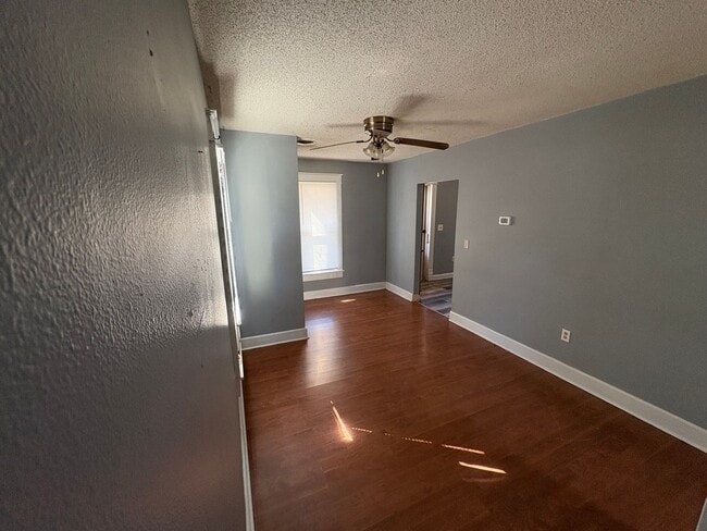 Building Photo - 507 S Third