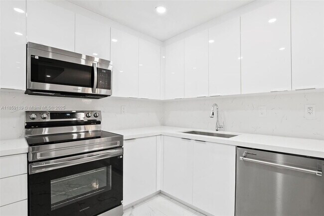 Building Photo - 780 NE 69th St