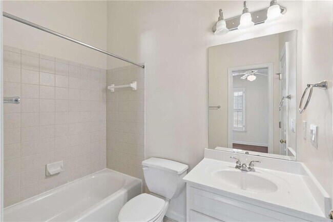 Building Photo - 610 Vinings Estates Dr SE