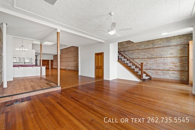 Building Photo - Amazing Spacious 3 Bedroom One of a Kind A...