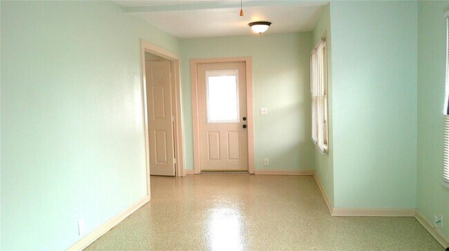 Building Photo - 2404 S Kingsway Rd