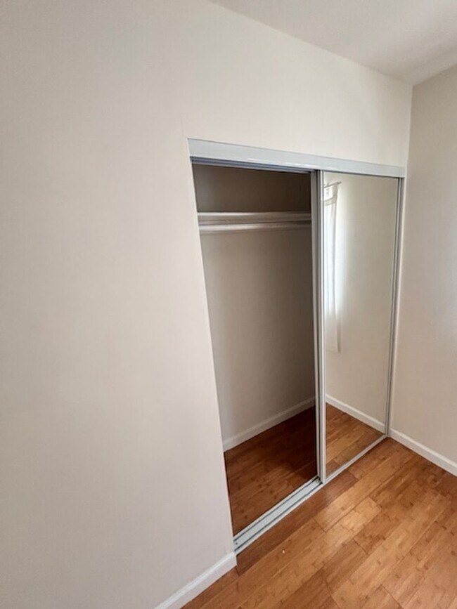 Building Photo - 1828-1828 Montrose St