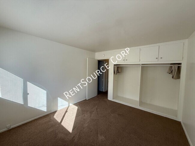 Building Photo - 44415 Lowtree Ave