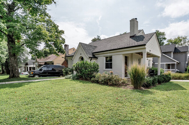 Building Photo - 1701 Neal Terrace