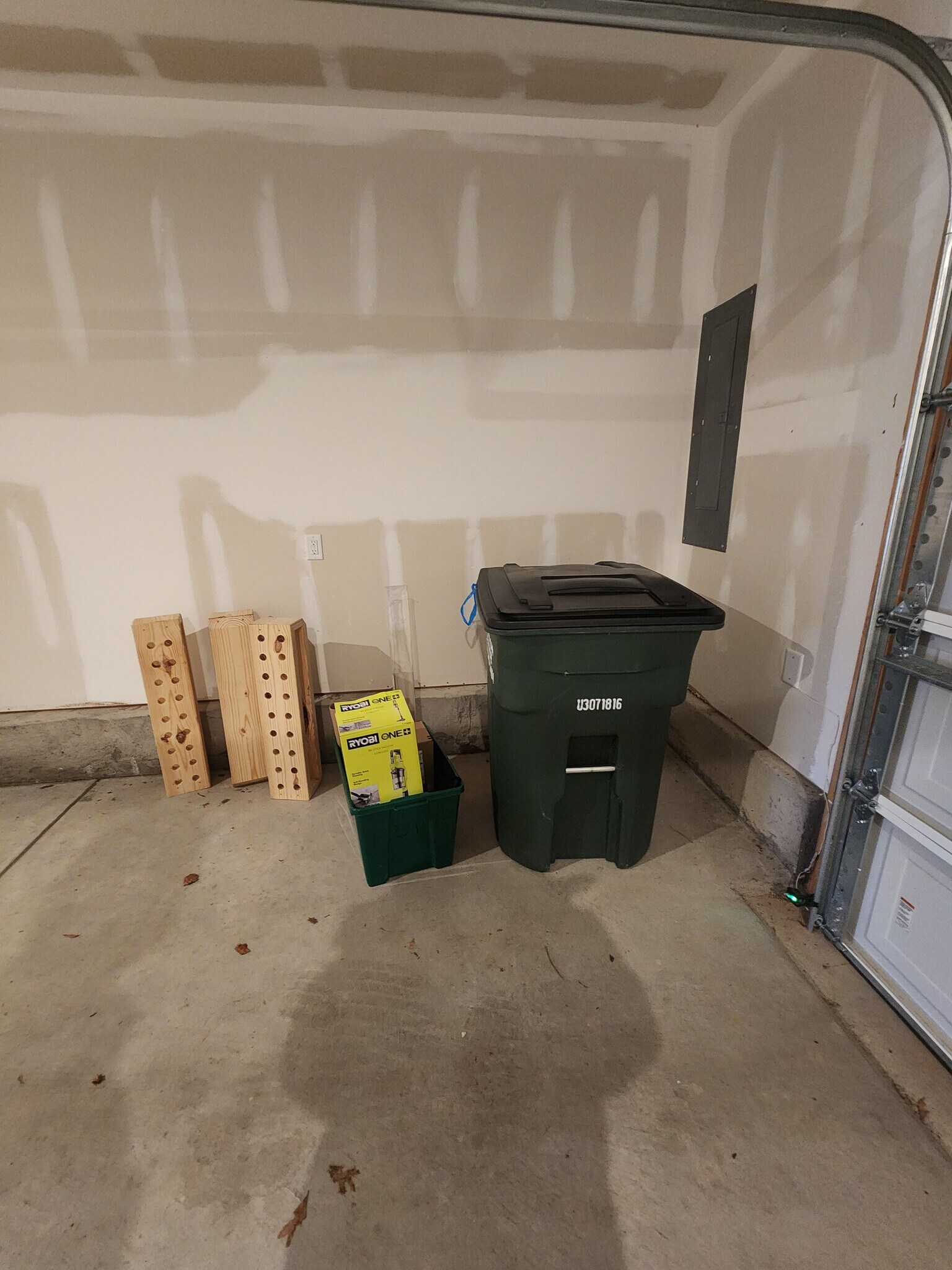 Building Photo - Room in Townhome on Levy Wy