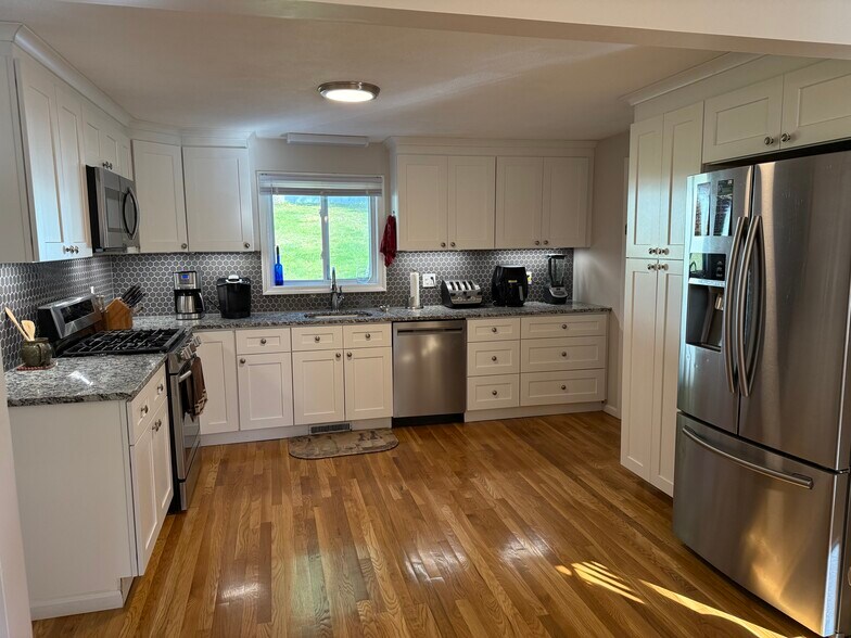 Renovated Kitchen - 2 Stonehedge Cir