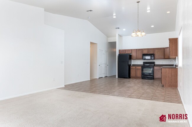 Building Photo - Perfect Home, Location and Price!