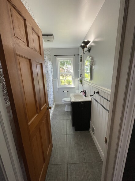 Main Bathroom - 4148 S Pipestone Rd