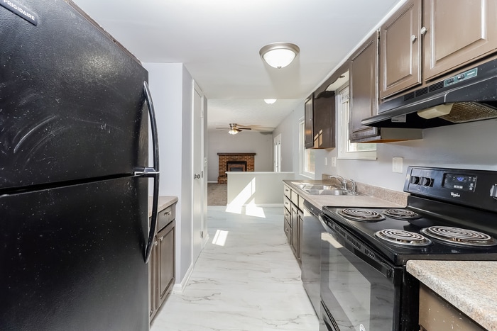 Building Photo - 9932 Greenriver Dr